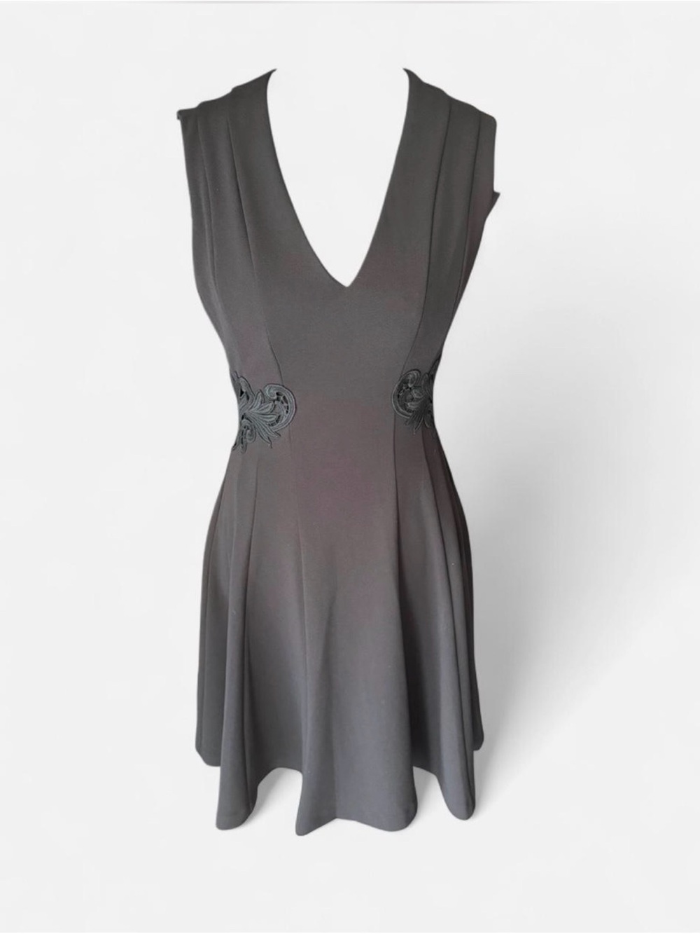 GUESS Los Angeles Black Fit & Flare Dress Sleeveless V-Neck Applique Waist